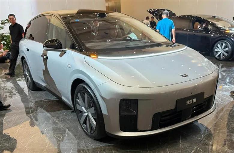 理想汽車純電“二番戰(zhàn)”！i8起售價32.18萬元，美股股價盤前上漲，“小MEGA”有戲了？